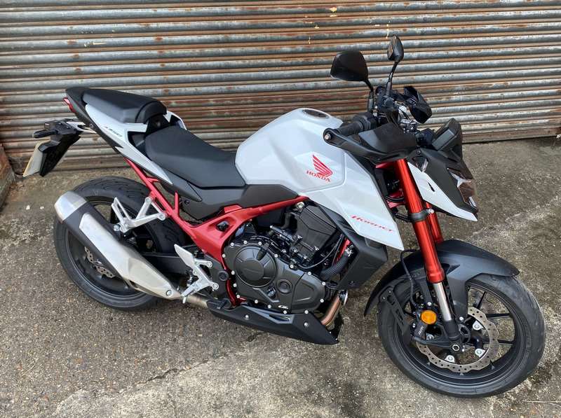 Pyramid / ピラミッド シートカウル マットブラック | Honda CB 750 Hornet （ホーネット） 2023- | 11573M