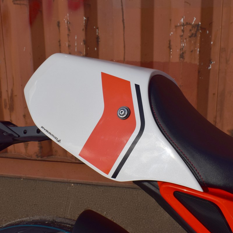 Pyramid / ピラミッド シートカウル レジェンドレッド | Yamaha XSR900 2024- | 12425W