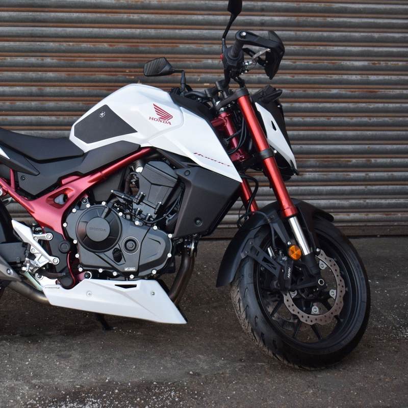 Pyramid / ピラミッド ラジエーター・チーク マットブラック | Honda CB 750 Hornet （ホーネット） 2022- | 21055M