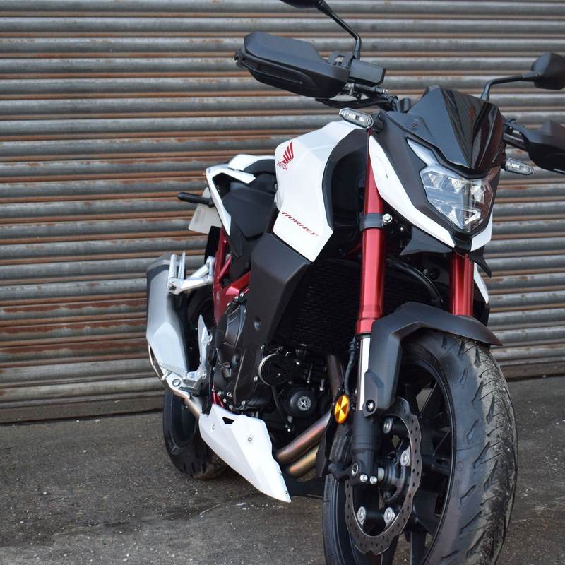 Pyramid / ピラミッド ラジエーター・チーク マットブラック | Honda CB 750 Hornet （ホーネット） 2022- | 21055M