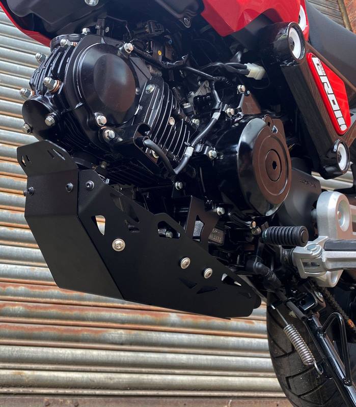 Pyramid / ピラミッド エンジンプレート マットブラック | Honda MSX 125 2021- | 21115M