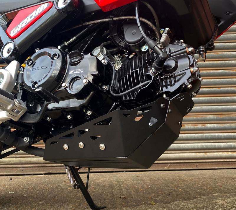 Pyramid / ピラミッド エンジンプレート マットブラック | Honda MSX 125 2021- | 21115M