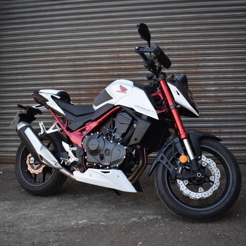 Pyramid / ピラミッド ベリーパン グラファイトブラック | Honda CB 750 Hornet （ホーネット） 2023>2024 | 21577E