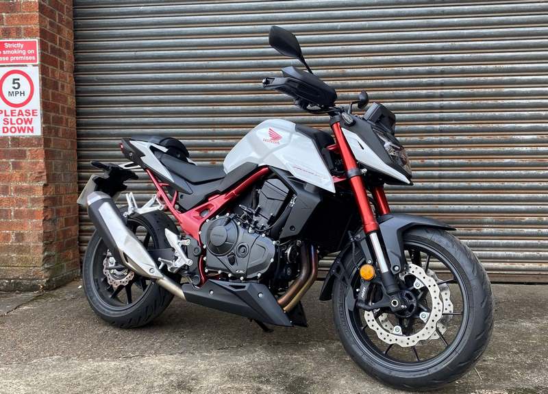 Pyramid / ピラミッド ベリーパン 未塗装 | Honda CB 750 Hornet （ホーネット） 2023- | 21577U