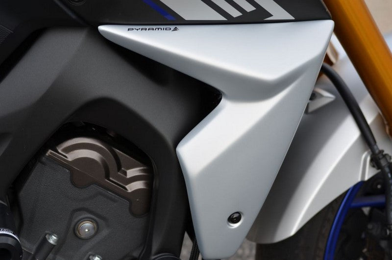 Pyramid Plastics / ピラミッドプラスチック Yamaha MT-09 ラジエーターチーク マット シルバー 2013>2016 | 22131H
