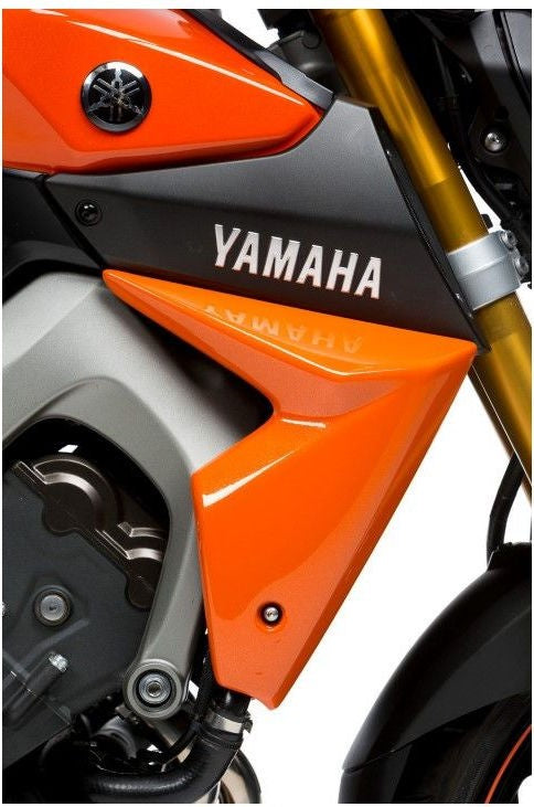 Pyramid Plastics / ピラミッドプラスチック Yamaha MT-09 ラジエーターチーク マットブラック 2013>2016 | 22131M