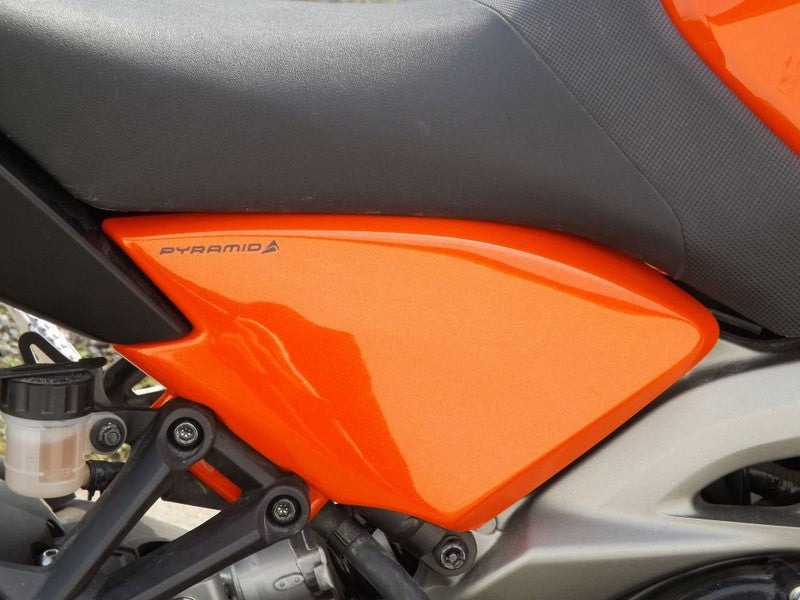 Pyramid Plastics / ピラミッドプラスチック Yamaha MT-09 インフィルパネル メタリックレッド (Lava Red) 2013>2016 | 22133L