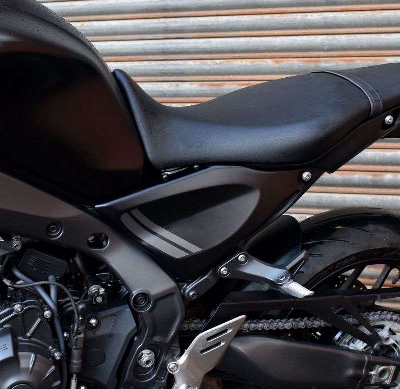 Pyramid / ピラミッド インフィルパネル アイコンブルー (マットブルー) | Yamaha MT-09 2022>2023 | 22143P