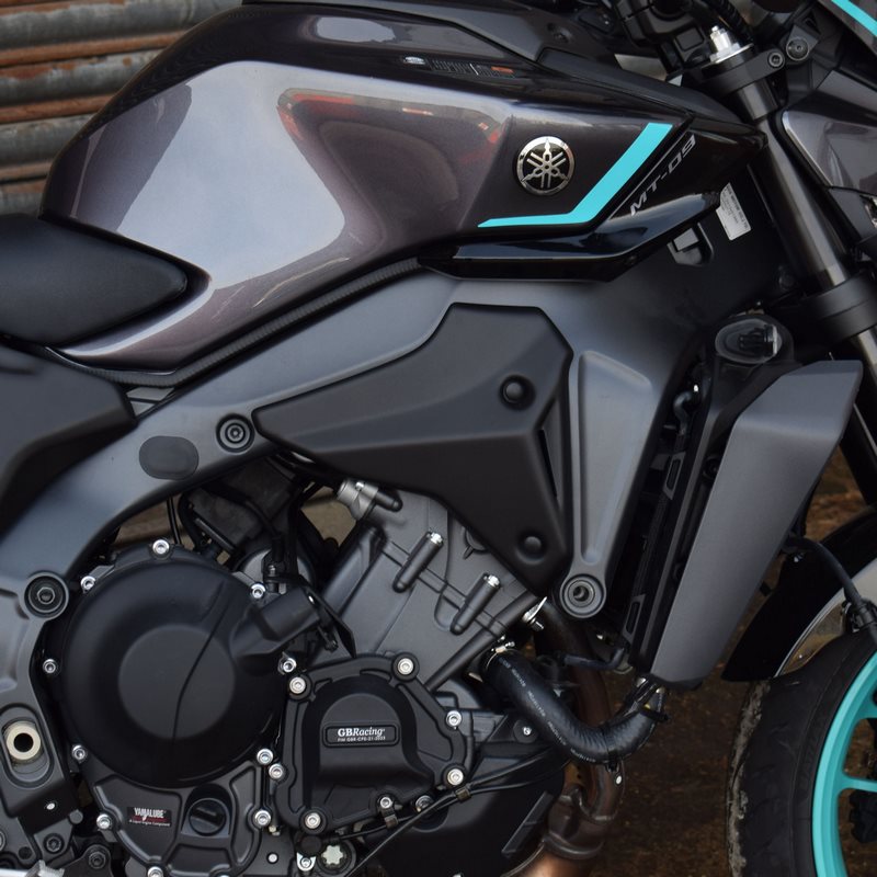 Pyramid / ピラミッド フロント インフィルパネル マットブラック | Yamaha MT-09 2021- | 22152M