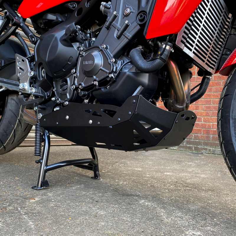 Pyramid Engine Plate | Matte Black | Yamaha Tracer 9 2021> | 22156M