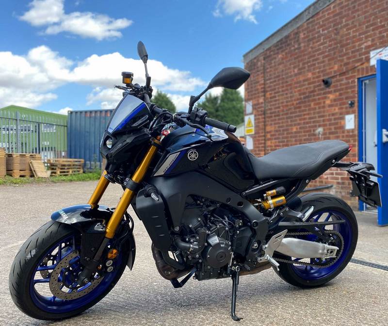 Pyramid / ピラミッド フライスクリーン アイコンブルーカラーズ | Yamaha MT-09 2022>2023 | 22160P