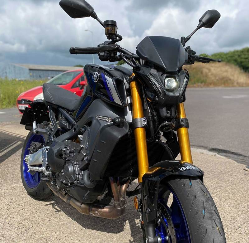 Pyramid / ピラミッド フライスクリーン カーボンルック | Yamaha MT-09 2021>2023 | 22160X