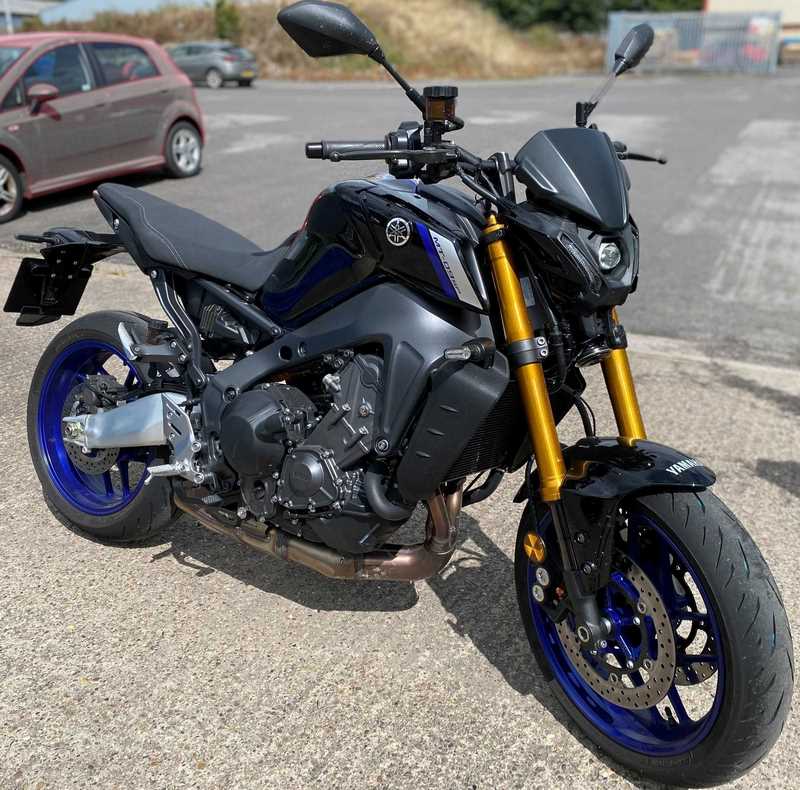 Pyramid / ピラミッド フライスクリーン カーボンルック | Yamaha MT-09 2021>2023 | 22160X