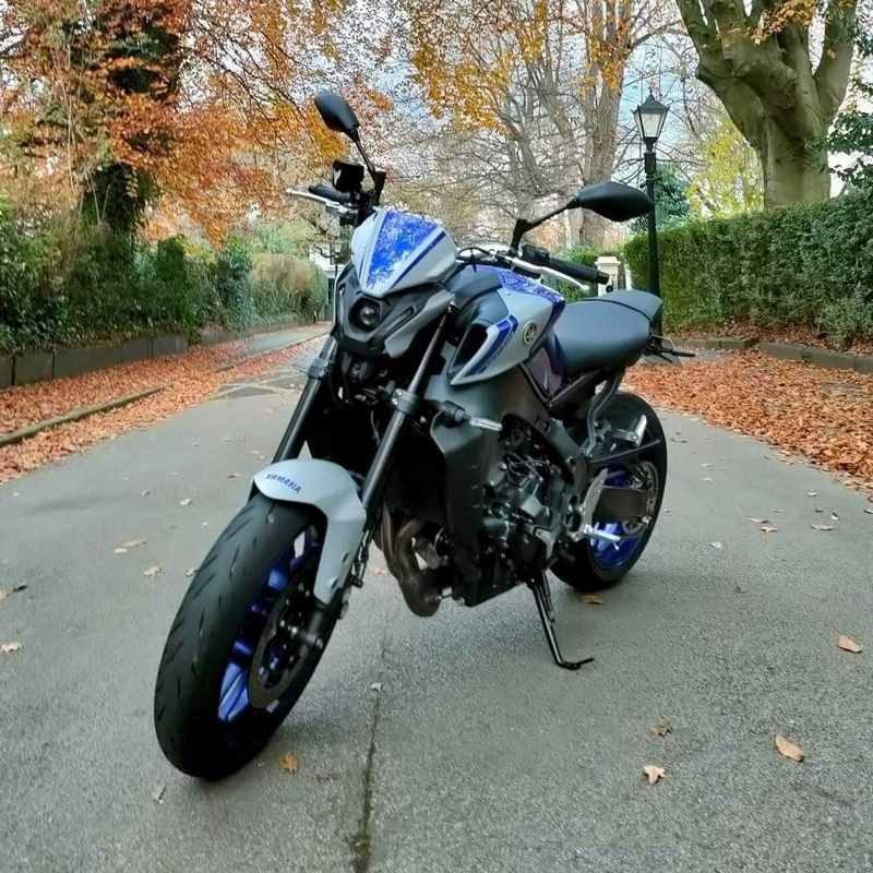 Pyramid / ピラミッド フライスクリーン アイコンブルー (Yamaha ブルー) | Yamaha MT-09 2021>2023 | 22160YB