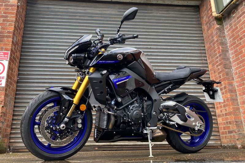 Pyramid / ピラミッド ベリーパン グロスブラック | Yamaha MT-10 2016- | 22170B