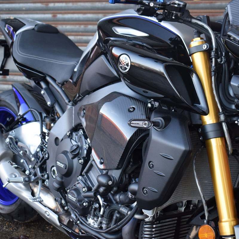 Pyramid / ピラミッド インフィルパネル カーボンファイバー | Yamaha MT-10 2022> | 22195A