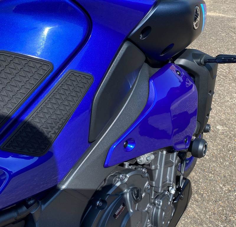 Pyramid / ピラミッド インフィルパネル アイコンブルー (Yamaha ブルー) | Yamaha MT-10 2022> | 22195PY