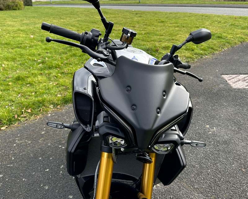Pyramid / ピラミッド フライスクリーン アイコンブルー (マットブルー) | Yamaha MT-10 2022- | 22215PZ