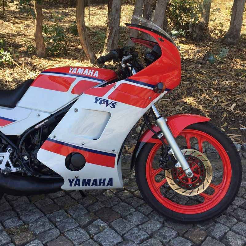 Pyramid Belly Pan | Gloss White | Yamaha RD350 YPVS F1/F2 1983>1990 | 22250C