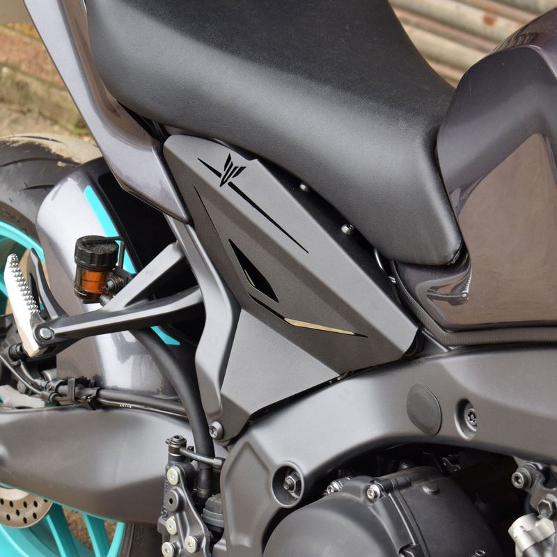 Pyramid / ピラミッド インフィルパネル マットブラック | Yamaha MT-09 2024>2025 | 22595M