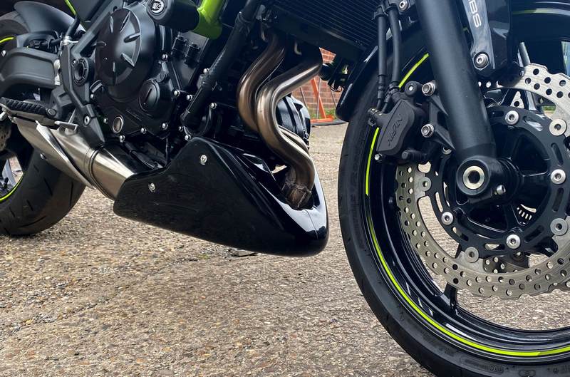 Pyramid / ピラミッド ベリーパン グロスブラック | Kawasaki Z 650 2017- | 23000B