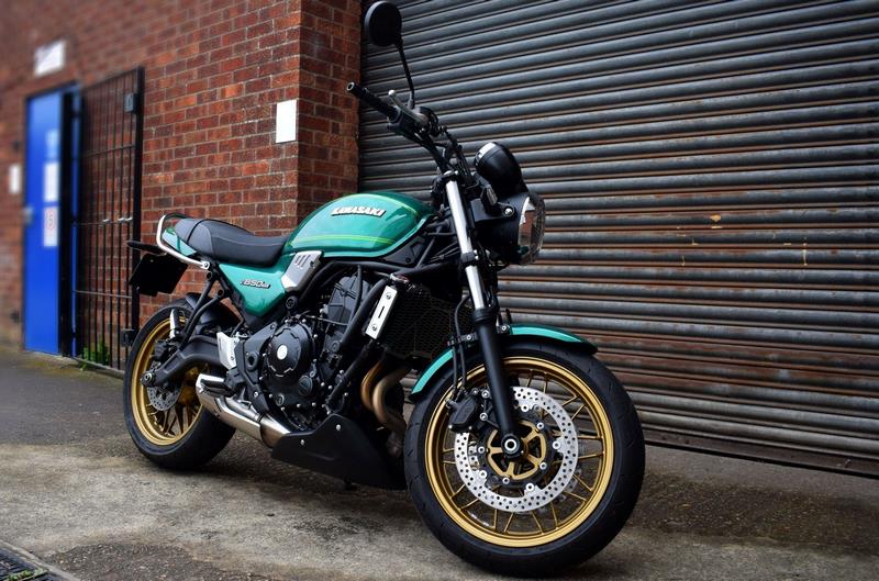 Pyramid / ピラミッド ベリーパン キャンディミディアムレッド | Kawasaki Z 650 RS 2024- | 23000R