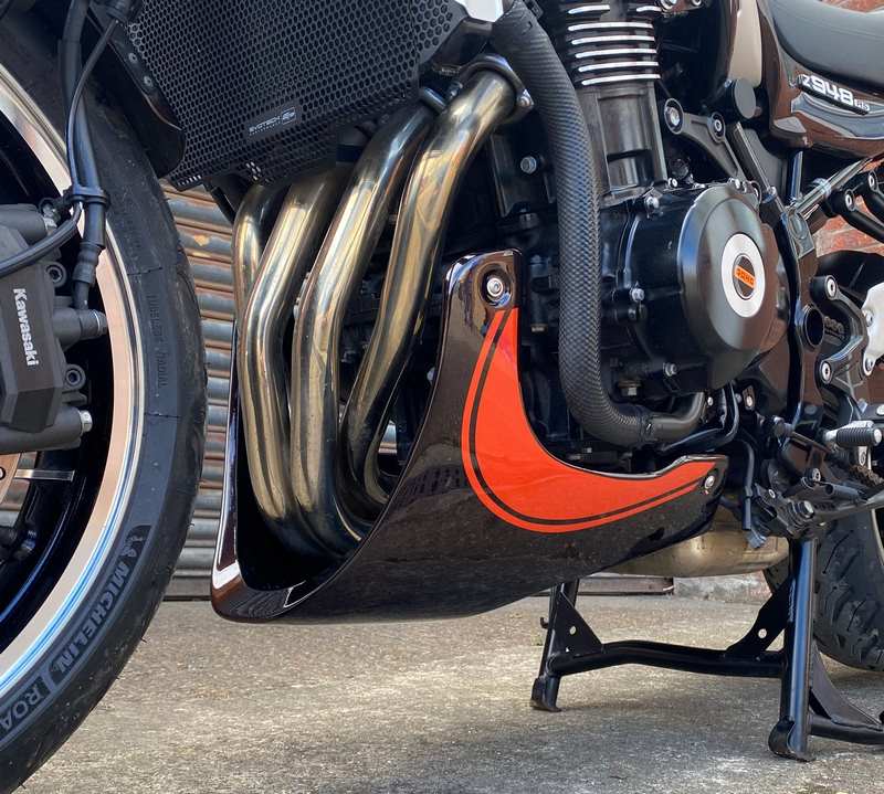 Pyramid / ピラミッド ベリーパン メタリックブラウン/メタリックオレンジ (Candytone Brown/Candytone Orange) | Kawasaki Z 900 RS 2018>2020 | 23905E