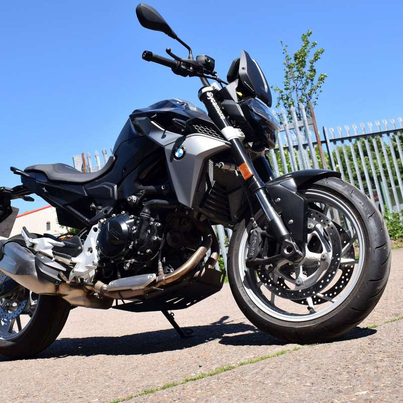 Pyramid Engine Plate | Matte Black | BMW F900 R 2020> | 24950M