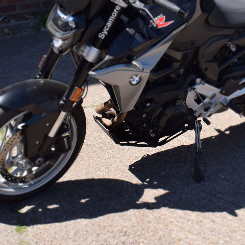 Pyramid Engine Plate | Matte Black | BMW F900 R 2020> | 24950M