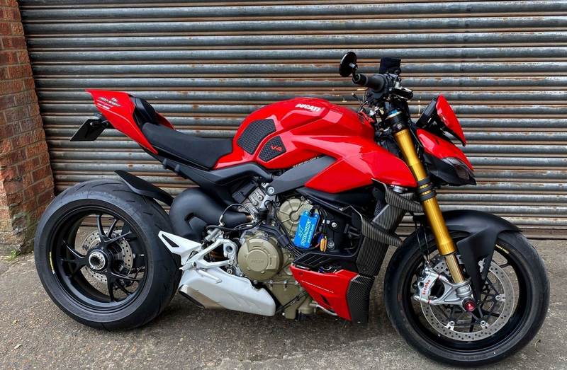 Pyramid / ピラミッド フライスクリーン カーボンルック | Ducati ストリートファイター V4 2020- | 25500X