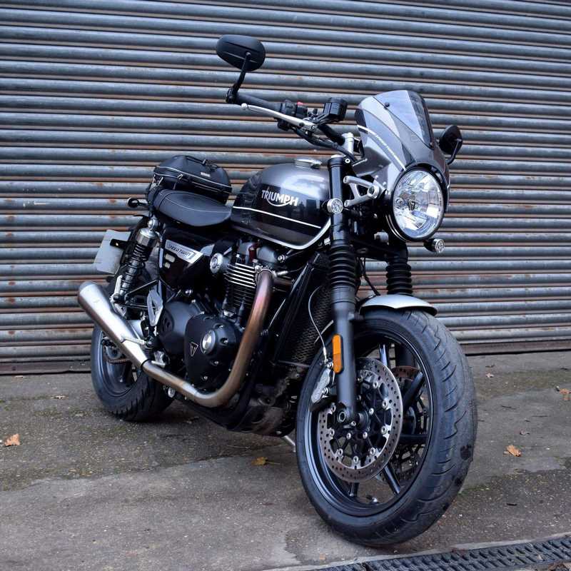 Pyramid Fly Screen | Korosi Red & Storm Grey | Triumph Speed Twin 2019> | 26000R