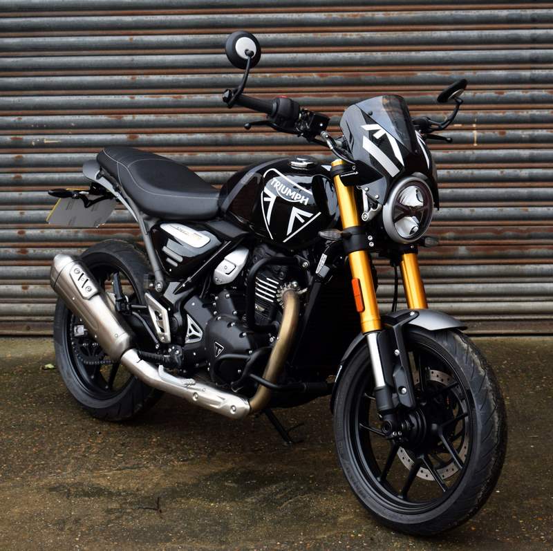 Pyramid / ピラミッド フライスクリーン 未塗装 | Triumph Speed 400 2024- | 26700U