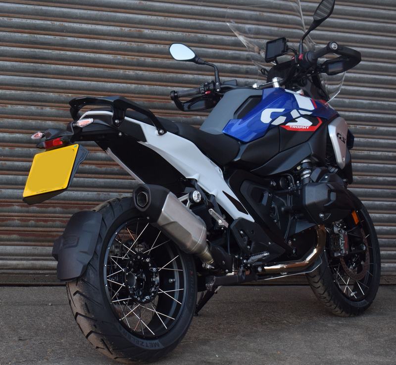 Pyramid / ピラミッド スプラッシュプレート マットブラック | BMW R 1300 GS 2023- | 34916M