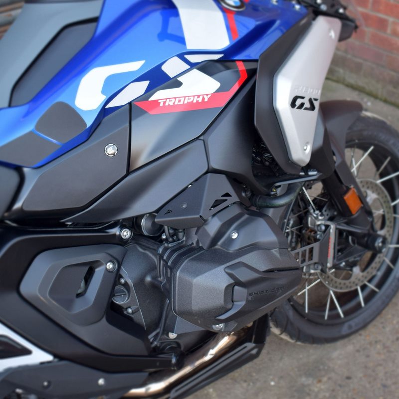 Pyramid / ピラミッド スロットルセンサーカバー マットブラック | BMW R 1300 GS 2023>2025 | 34960M