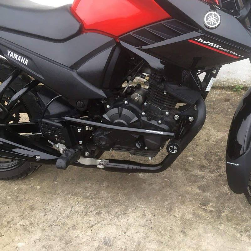 Pyramid Engine Bars | Gloss Black | Yamaha YS 125 2017> | 35300