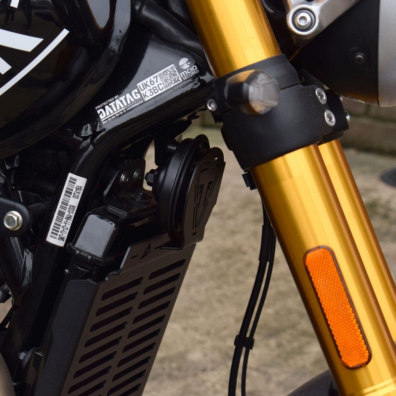 Pyramid / ピラミッド ホーンカバー ブラック | Triumph スクランブラー 400X 2024- | 35602M