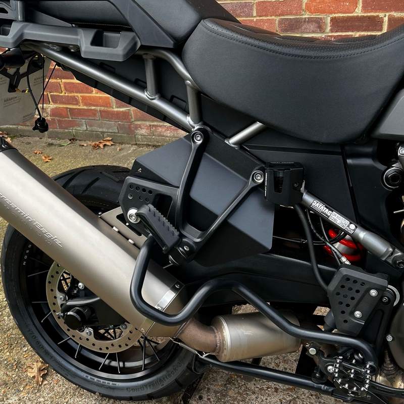 Pyramid / ピラミッド インフィルパネル マットブラック | Harley Davidson パンアメリカン 1250 2021- | 35850M