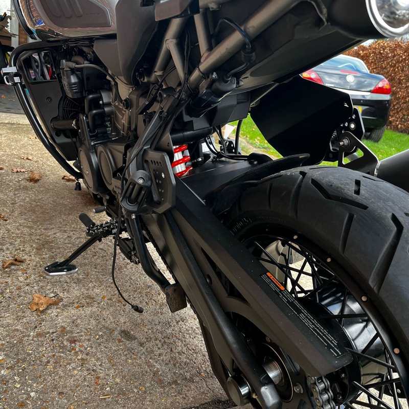 Pyramid / ピラミッド インフィルパネル マットブラック | Harley Davidson パンアメリカン 1250 2021- | 35850M