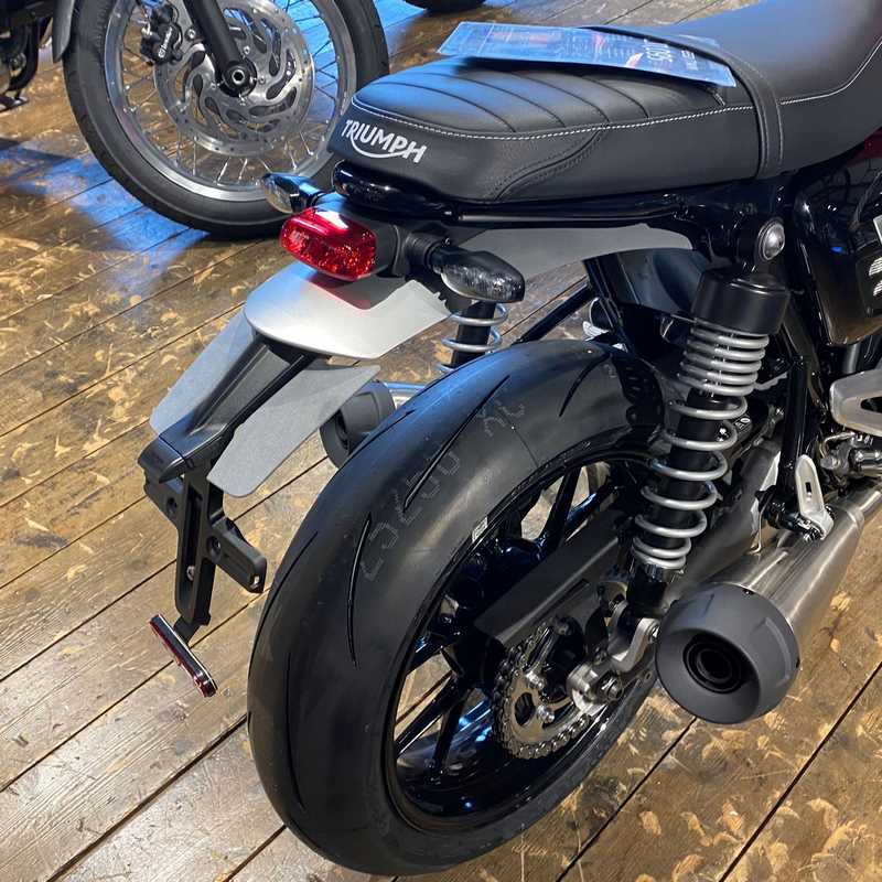 Pyramid / ピラミッド リアスプラッシュプロテクター マットブラック | Triumph Speed Twin（スピードツイン） 1200 2019>2021 | 36050M
