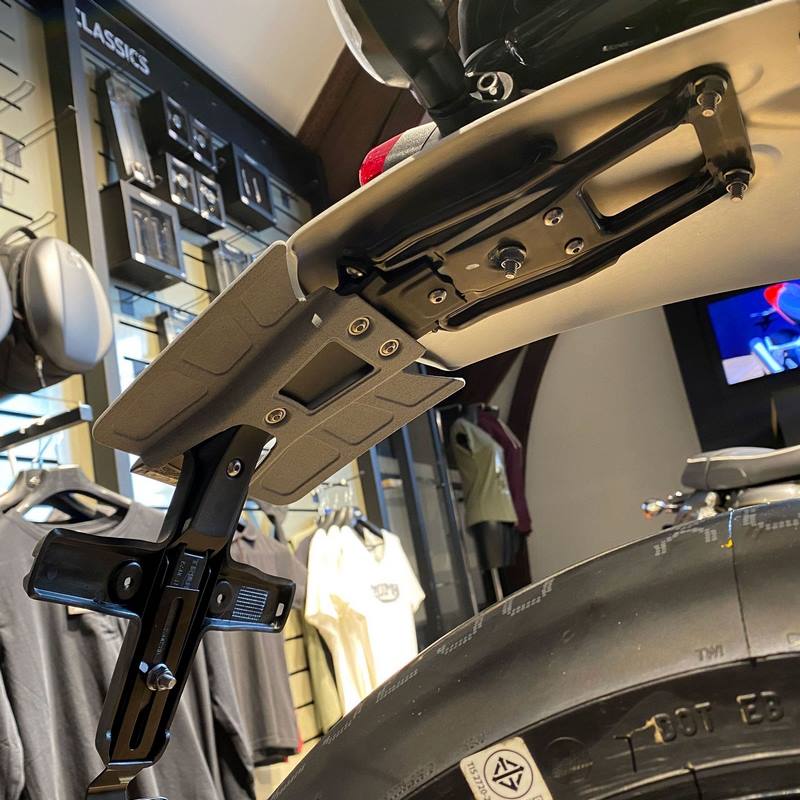 Pyramid / ピラミッド リアスプラッシュプロテクター マットブラック | Triumph Speed Twin（スピードツイン） 1200 2019>2021 | 36050M