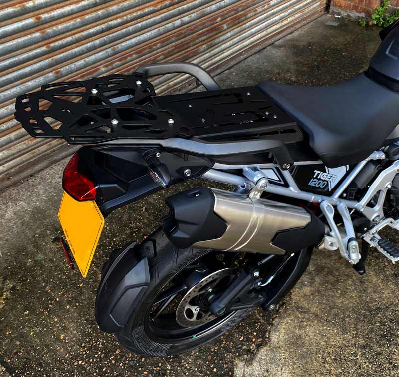 Pyramid / ピラミッド ピリオンラゲッジラック マットブラック | Triumph タイガー 1200 GT 2022- | 36060M