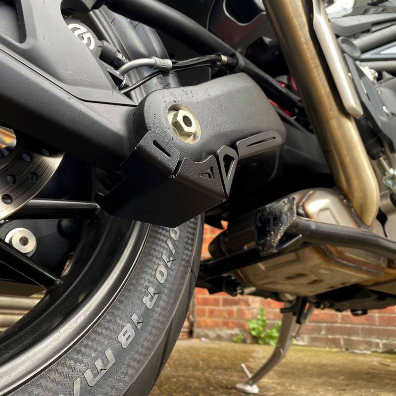 Pyramid / ピラミッド スイングアームプロテクター マットブラック | Triumph タイガー 1200 GT 2022- | 36160M