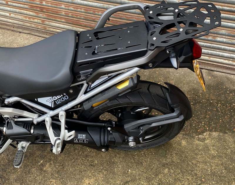 Pyramid / ピラミッド リアラック マットブラック | Triumph タイガー 1200 GT 2022- | 36215M