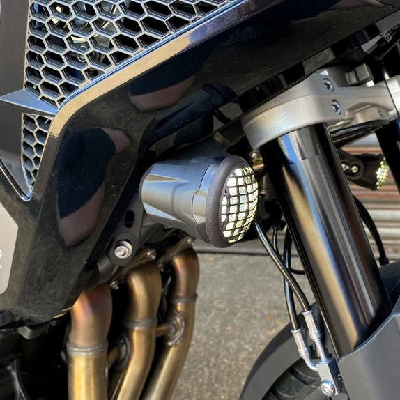 Pyramid / ピラミッド 補助ヘッドライトガード マットブラック | Triumph タイガー Sport 660 2022- | 36565M