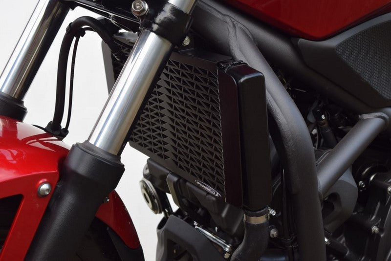 Pyramid Plastics / ピラミッドプラスチック Honda NC 700 X ラジエーターガード マットブラック 2012>2014 | 521202A