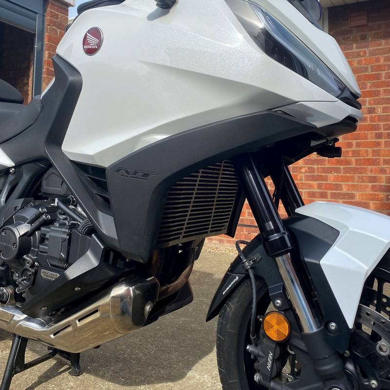 Pyramid / ピラミッド ラジエーターガード マットブラック | Honda NT 1100 2022- | 521999M