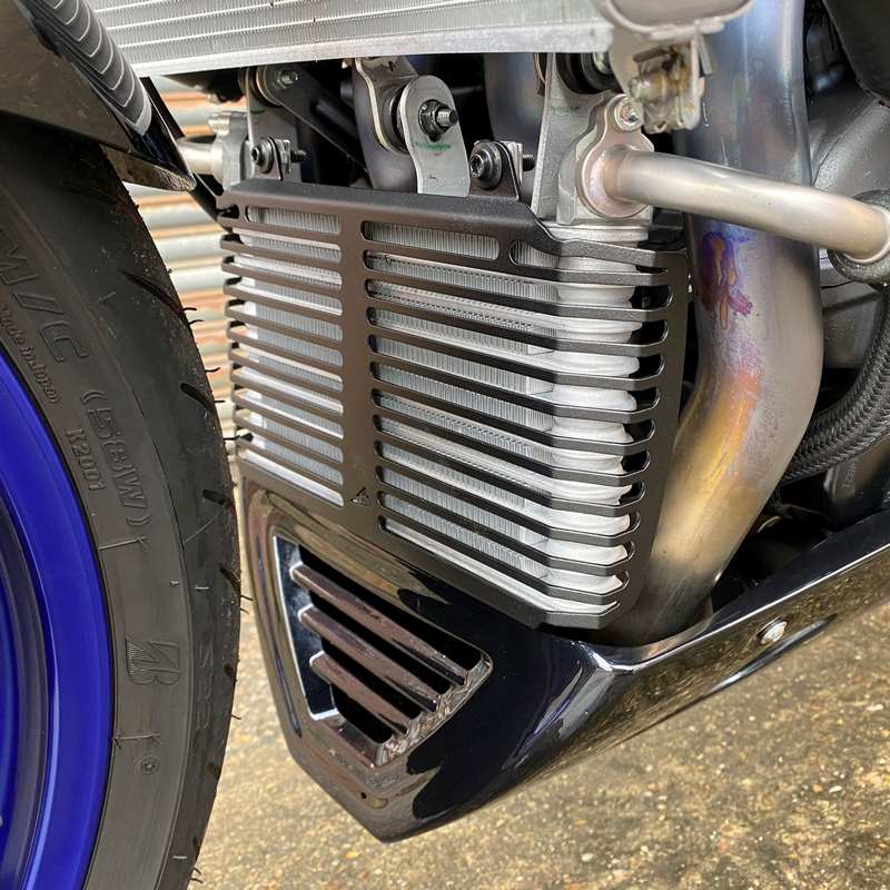 Pyramid / ピラミッド オイルクーラーガード マットブラック | Yamaha MT-10 2016- | 522096M