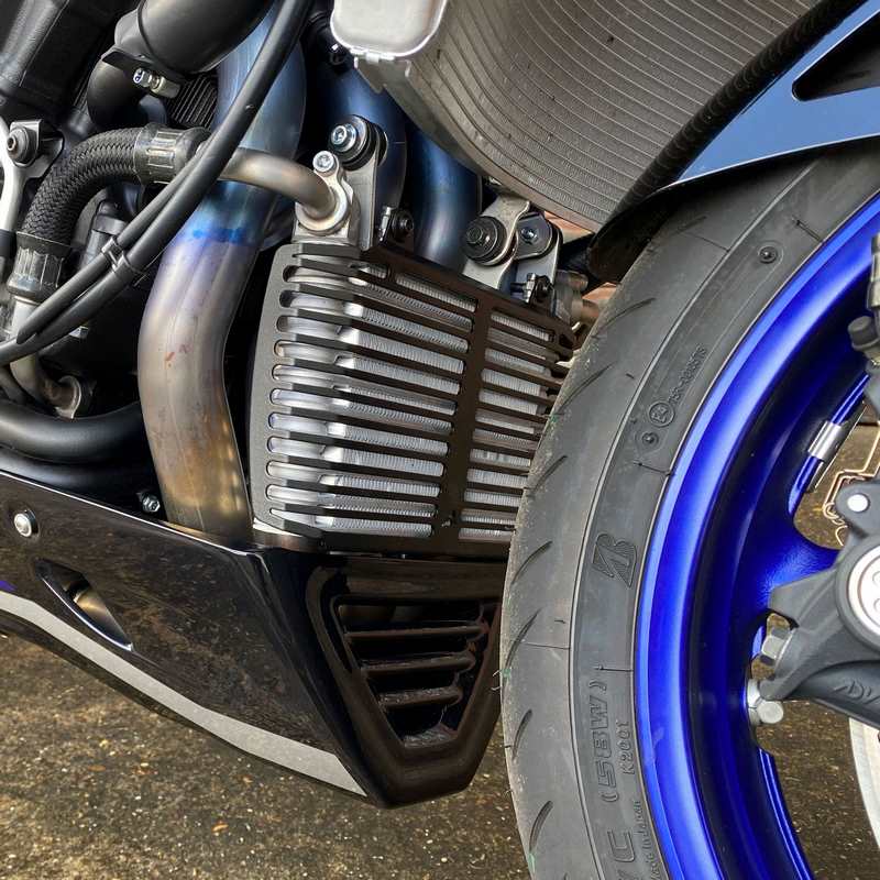 Pyramid / ピラミッド オイルクーラーガード マットブラック | Yamaha MT-10 2016- | 522096M