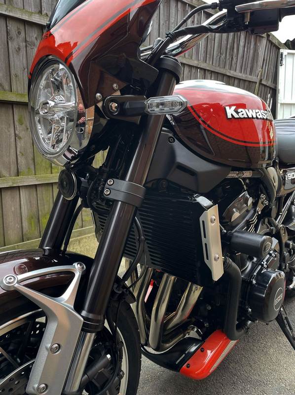 Pyramid / ピラミッド ラジエーターガード マットブラック | Kawasaki Z 900 RS 2018>2020 | 523900M