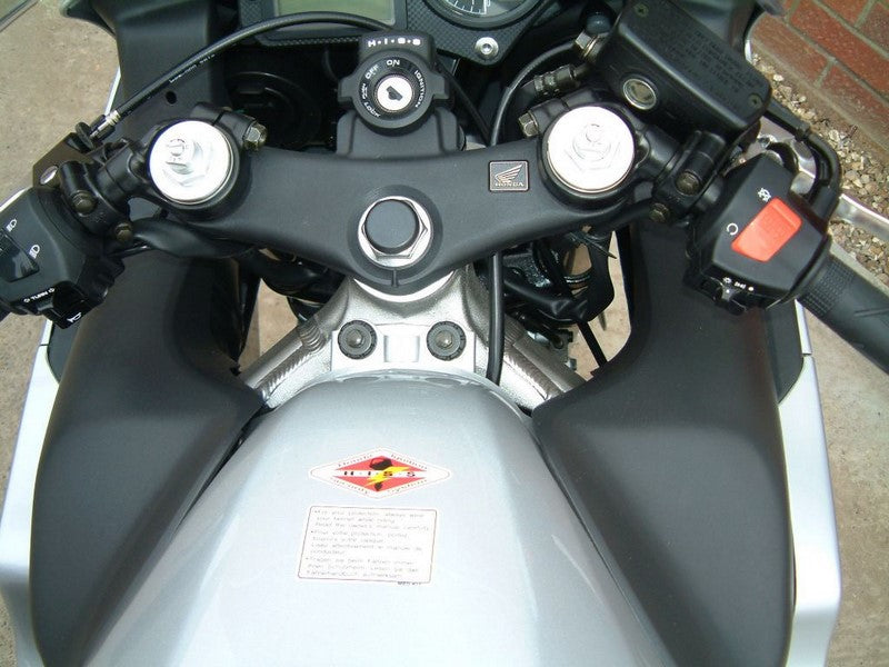 Pyramid Plastics / ピラミッドプラスチック Suzuki GSX 1300 R Hayabusa ヨークプロテクター カーボンルック 1999>2007 | 61020X